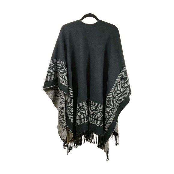 Cajon Tribal Print Fringe Black and Grey Knit Poncho Drape OS - Picture 2 of 5